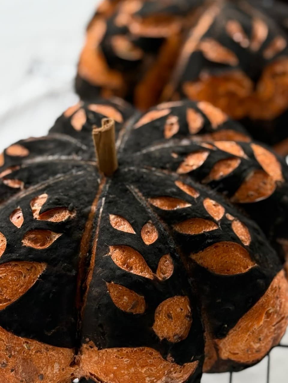 🍂🎃 Experimentando con el otoño…
Primera prueba de estos panes de masa madre c (3/4)