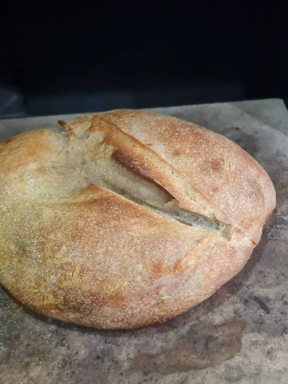 Pan horroroso en piso de horno
Primer pan usando piso. Todo se descintrolo. C (2/3)