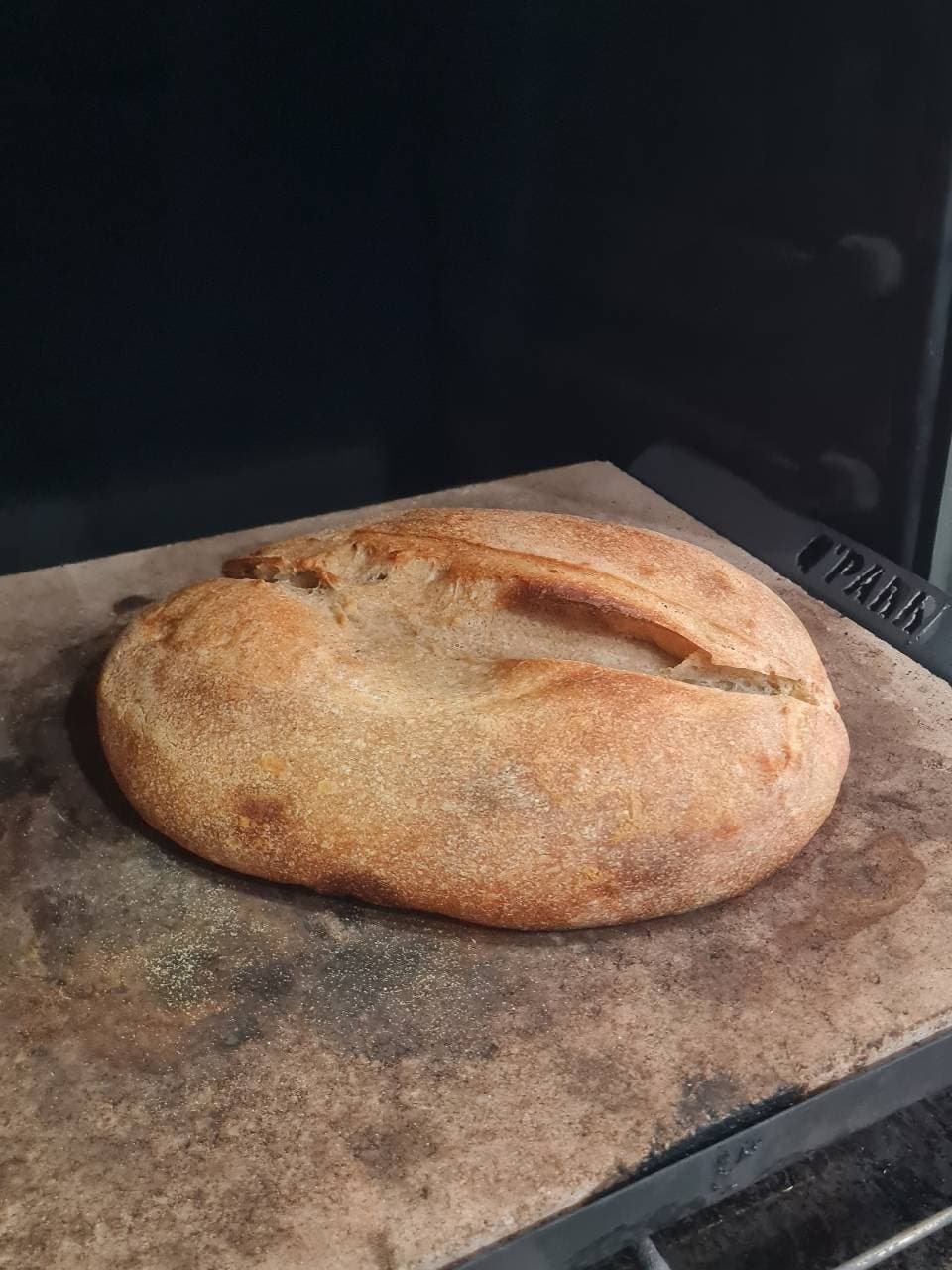 Pan horroroso en piso de horno
Primer pan usando piso. Todo se descintrolo. C (1/3)