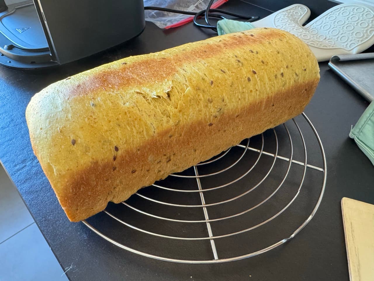 Hoy la masa madre me ha ido más despacio y ha quedado algo corto de fermentación