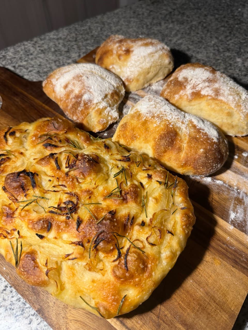 Misma masa, distintos resultados..
Use mi receta de focaccia para sacar un poqui (2/3)