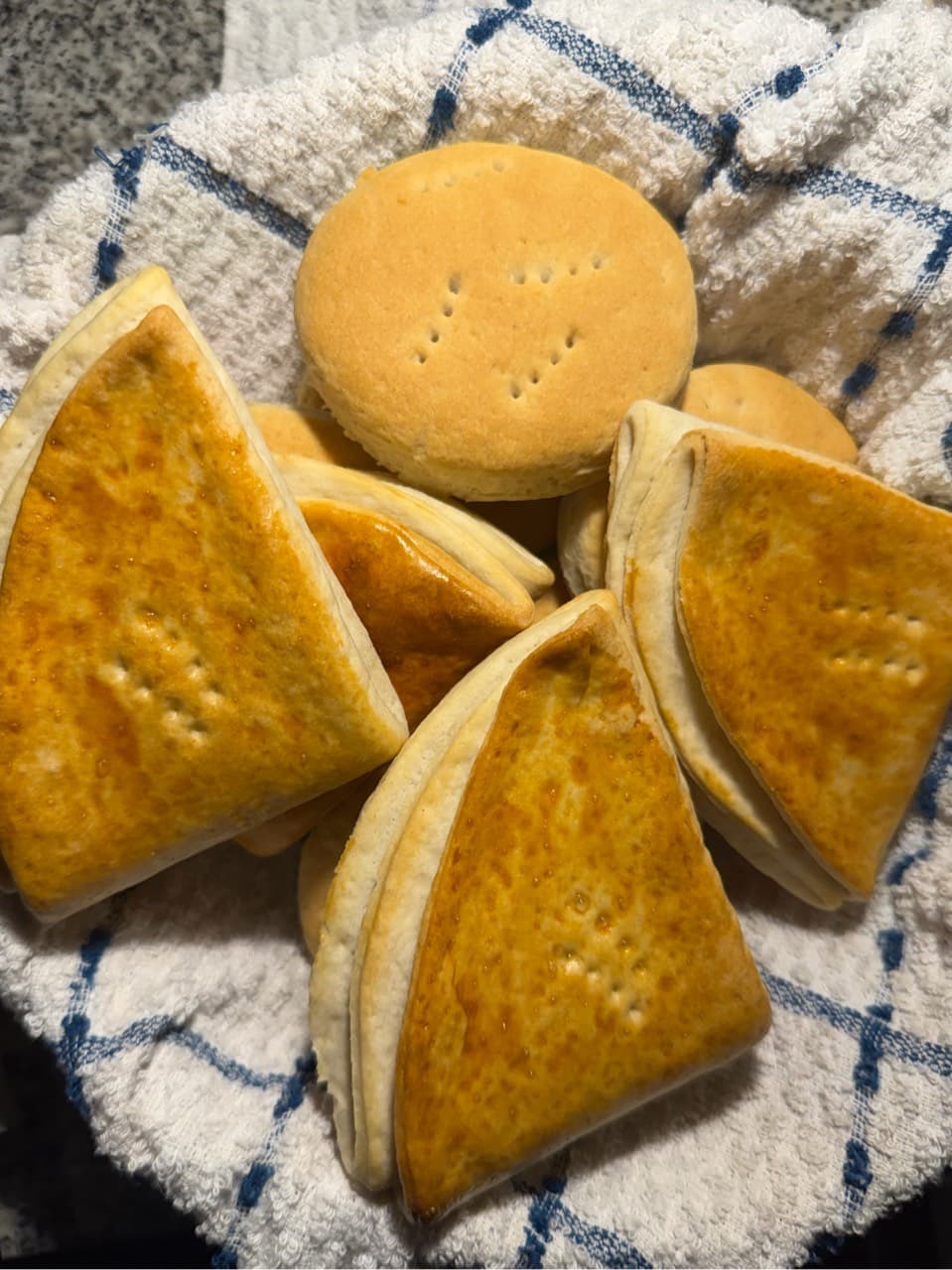 Esta vez aprendiendo recetas de panes tradicionales chilenos, nuestra famosa hal