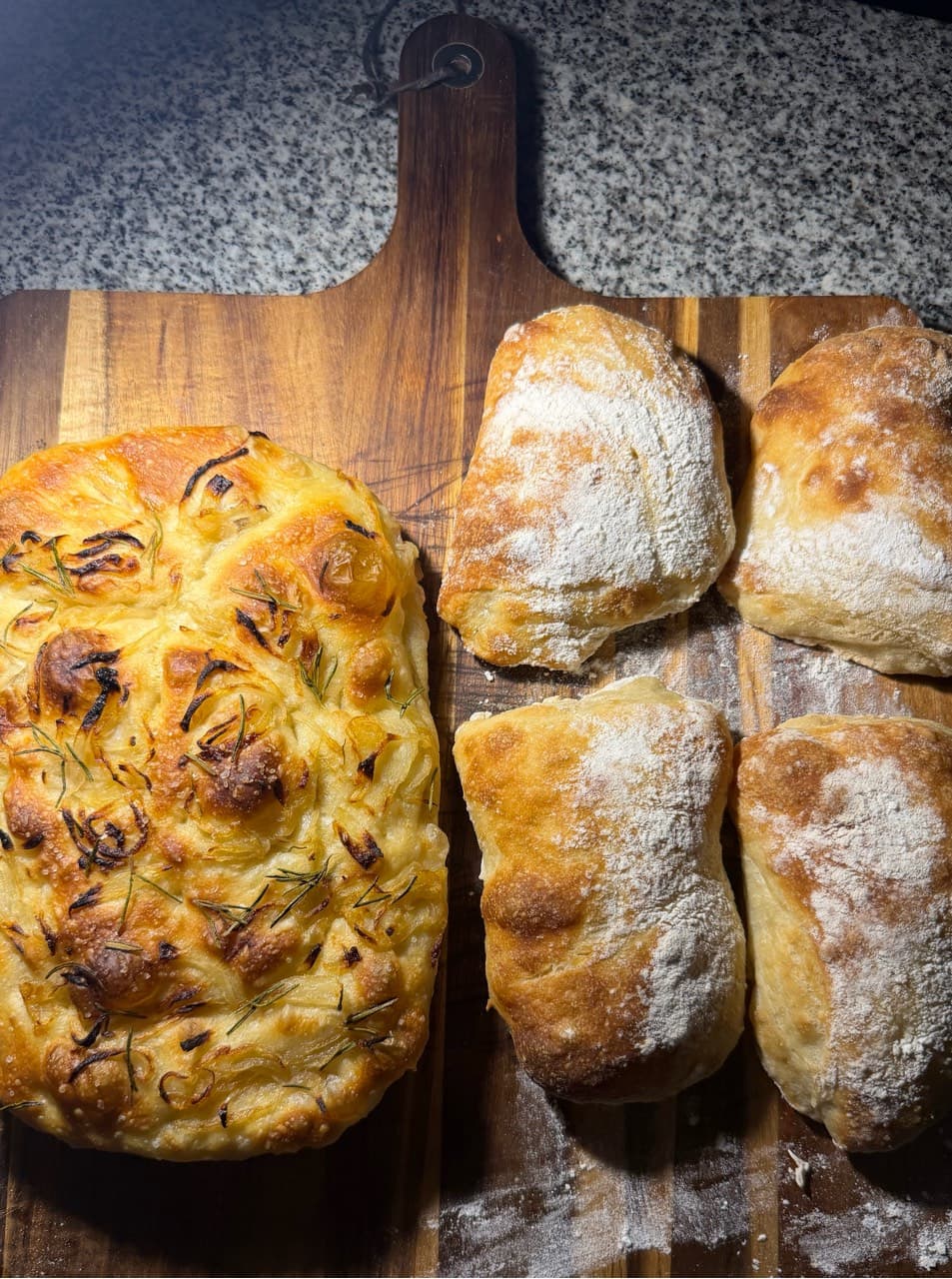 Misma masa, distintos resultados..
Use mi receta de focaccia para sacar un poqui (1/3)